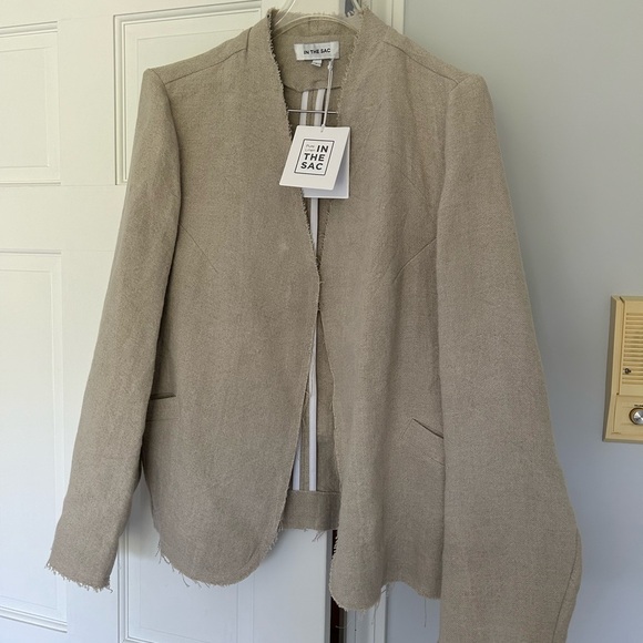 NWT— 100% linen jacket in natural.  Australian brand In The Sac.  Size L. - Picture 1 of 4